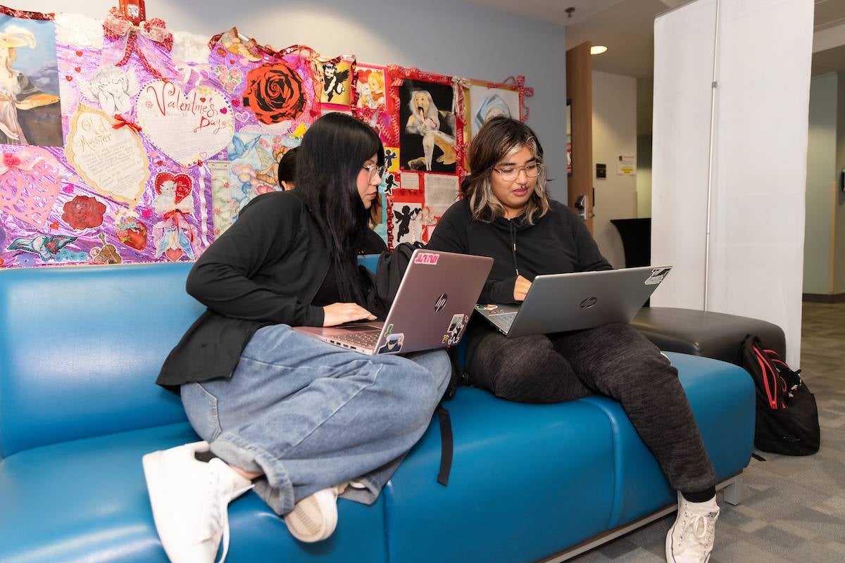Students planning their flexible class schedule