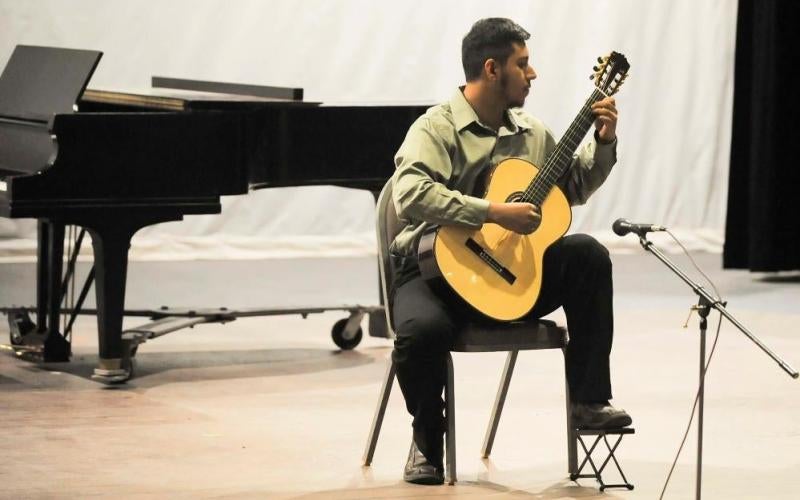 Students to perform at Classical Guitar Night